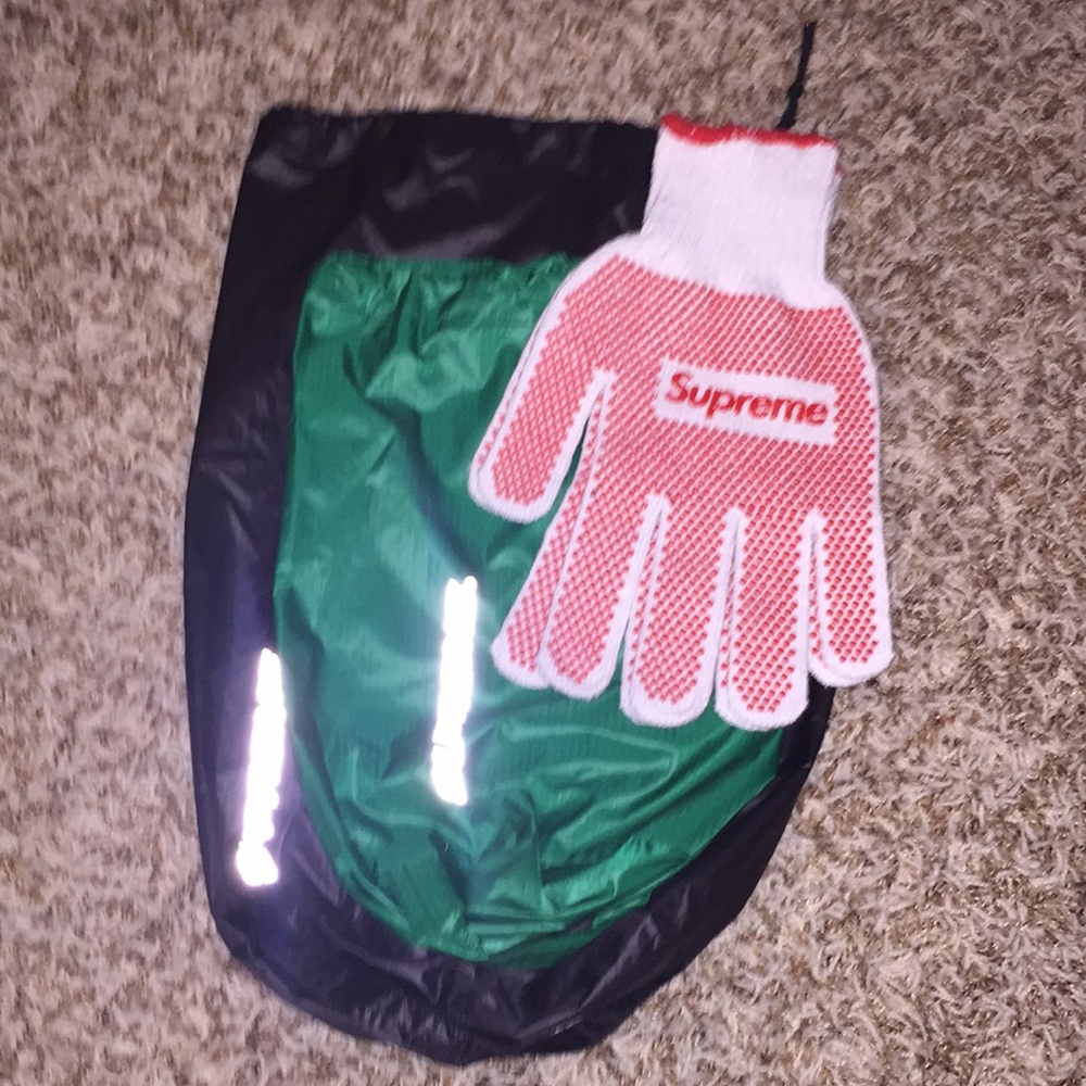 Supreme accessories: 2 ditty bags, and work gloves